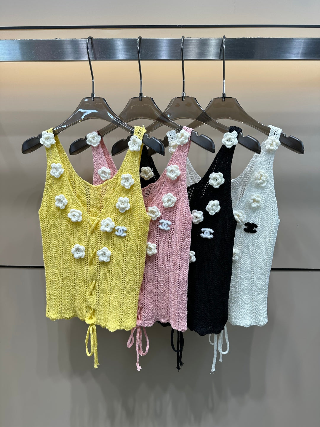 3D flower knitted vest