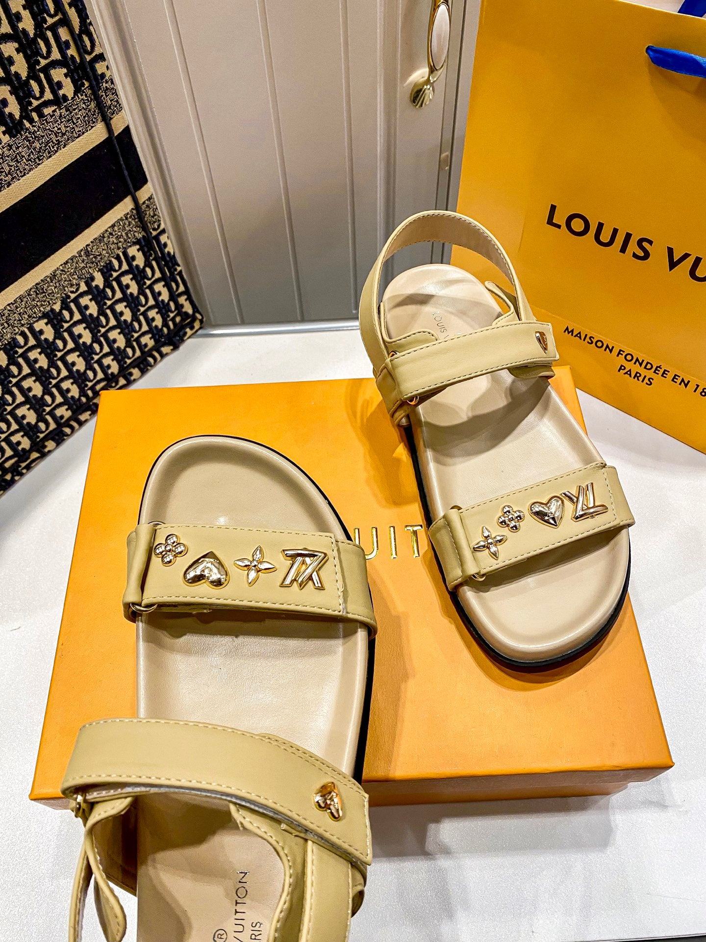Women's casual sandals