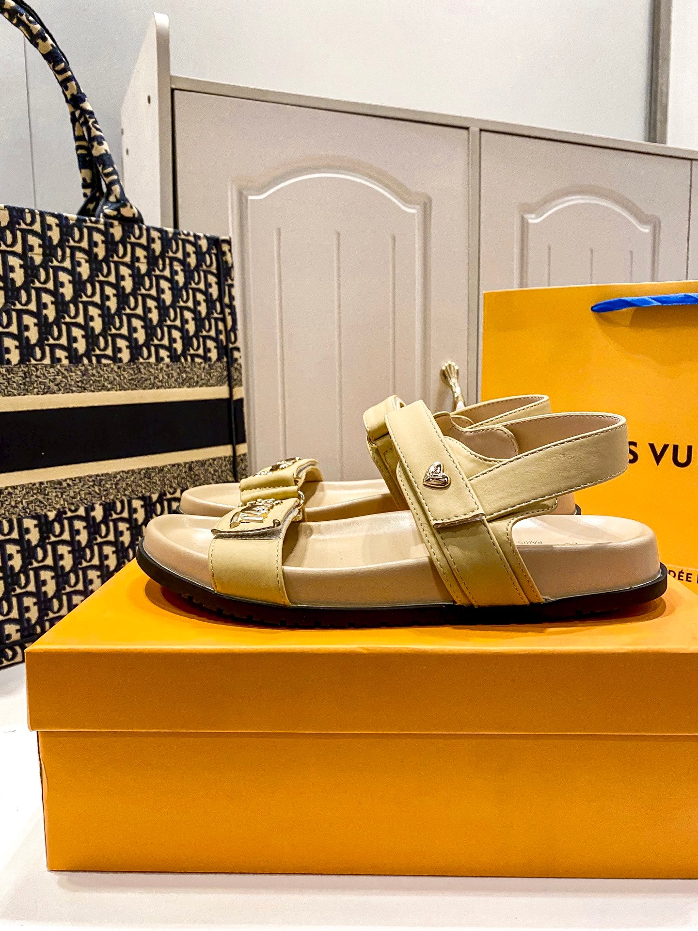 Women's casual sandals