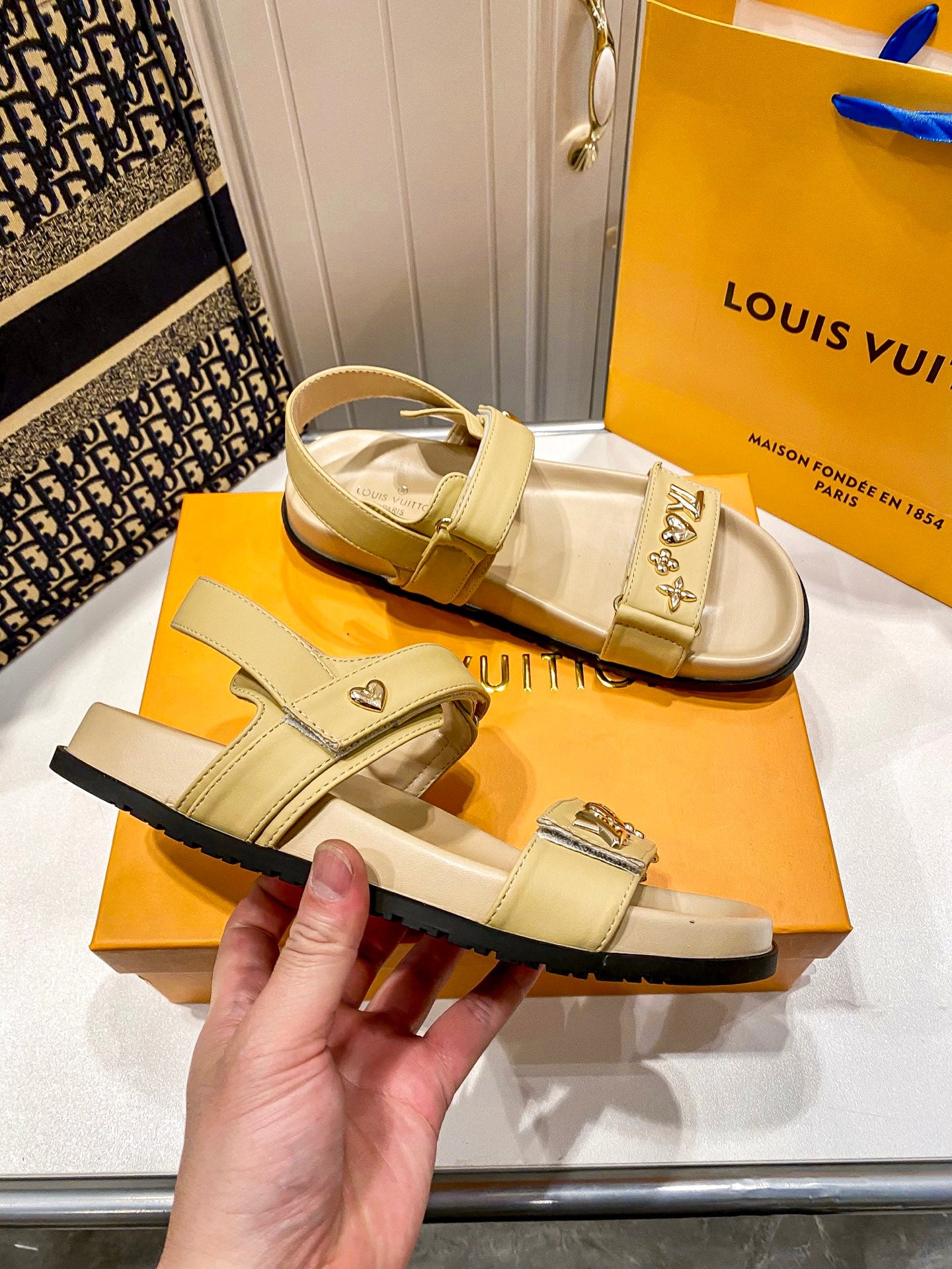Women's casual sandals