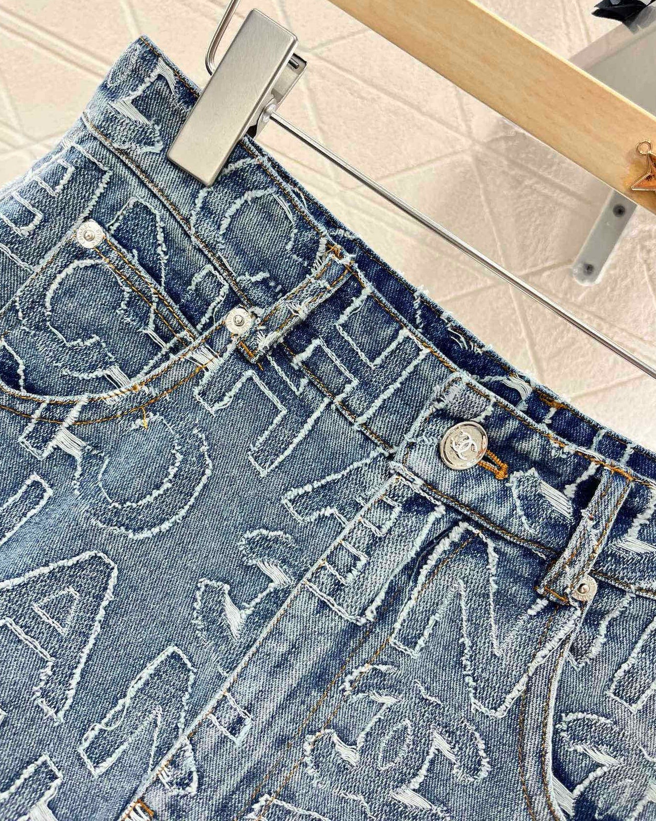 3D embroidered shorts