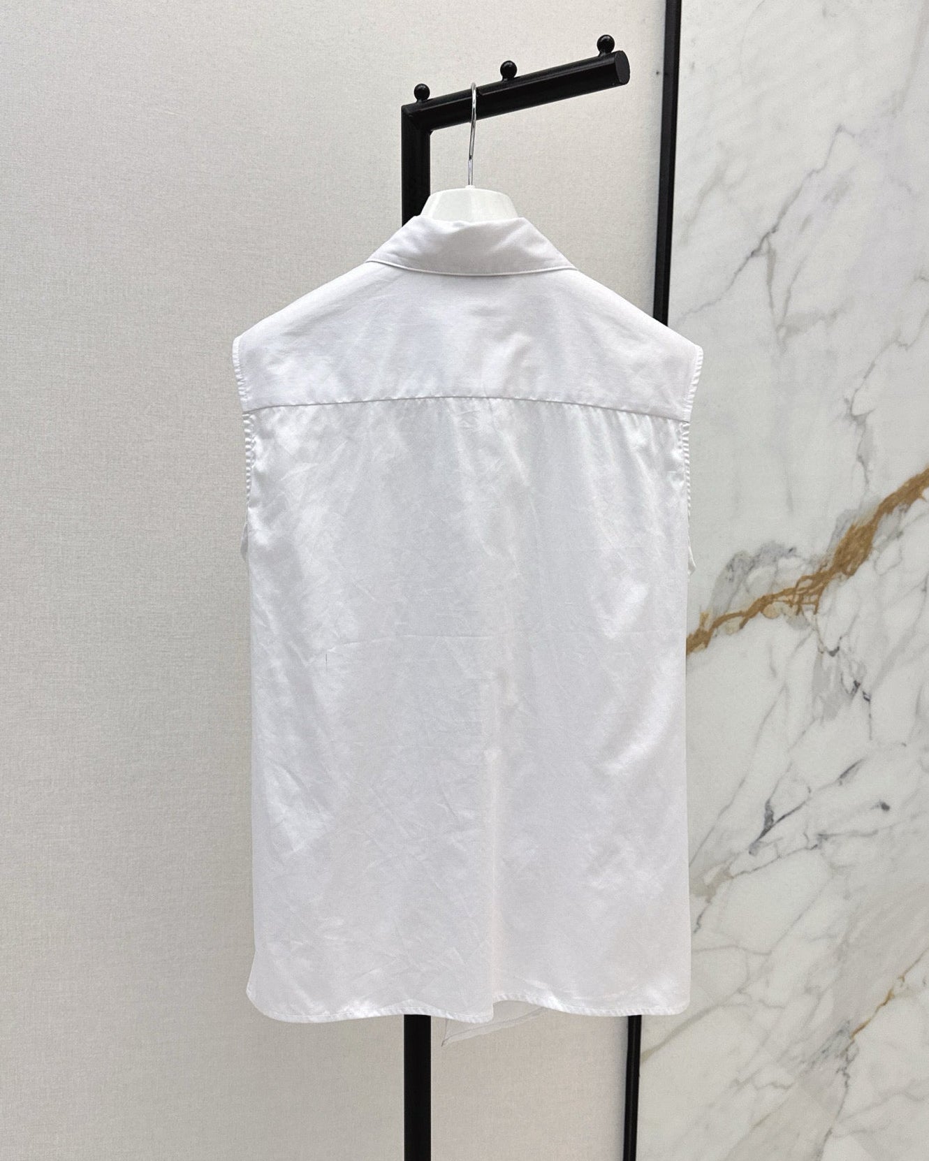 Women's sleeveless shirts