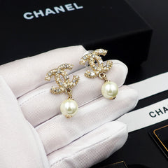 Pearl pendant earrings