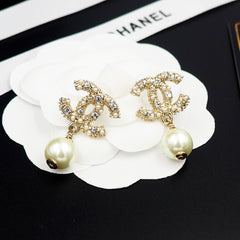 Pearl pendant earrings