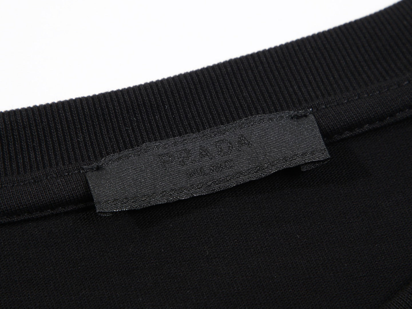 ZIP POCKET COTTON T-SHIRT