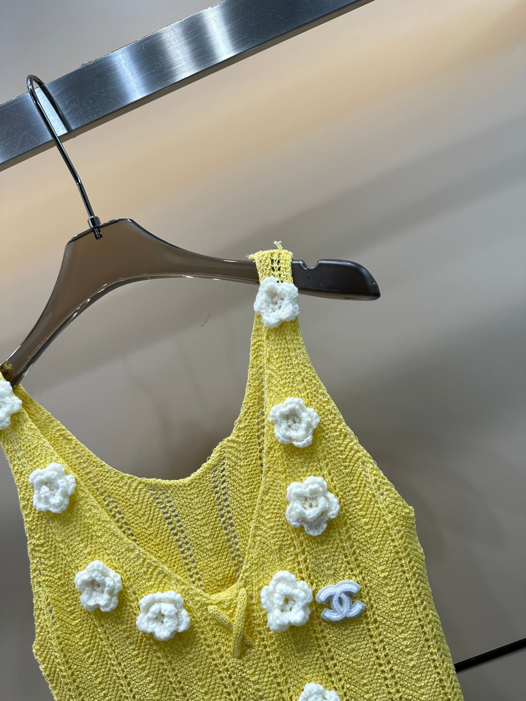 3D flower knitted vest
