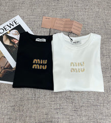 Simple and versatile sequined T-shirt