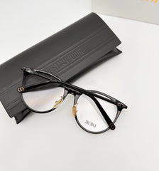Simple transparent fashion glasses