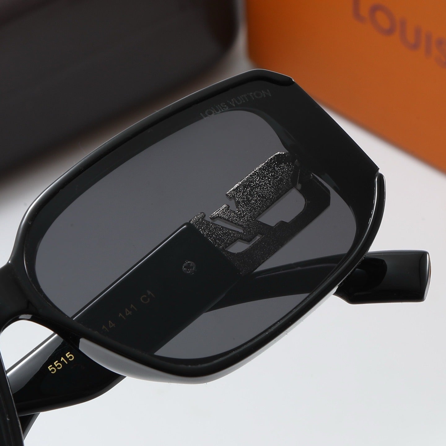 4181 Metal Temple Universal Sunglasses