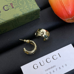 Simple round earrings