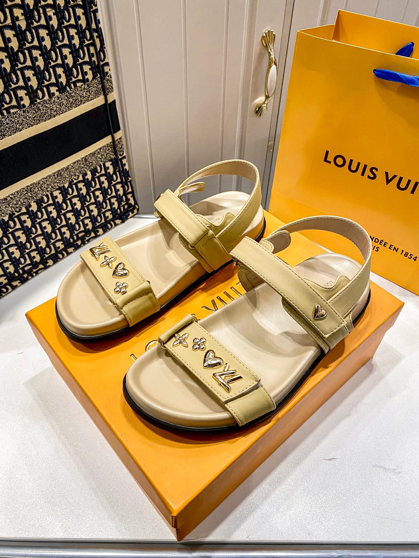 Women's casual sandals