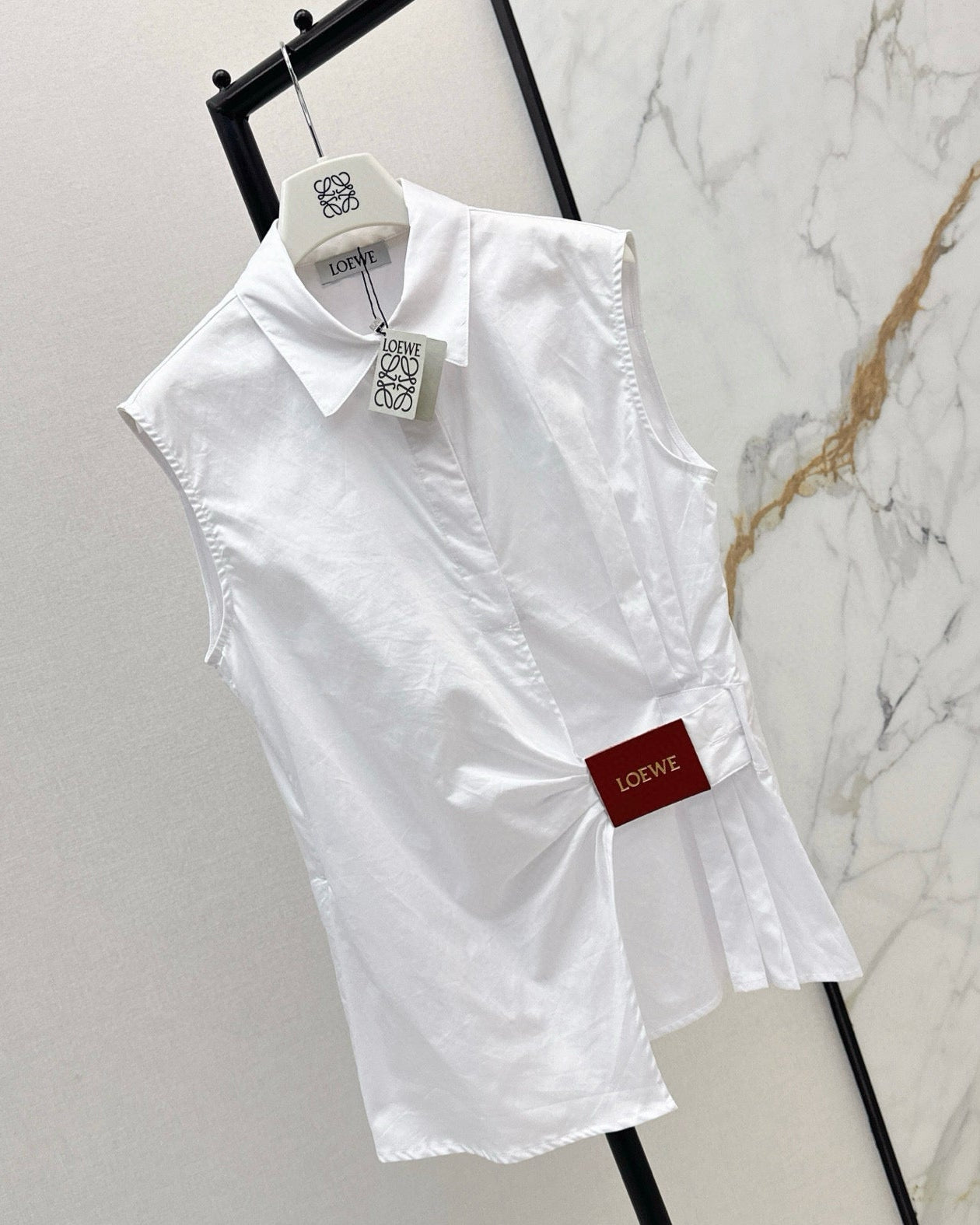 Women's sleeveless shirts