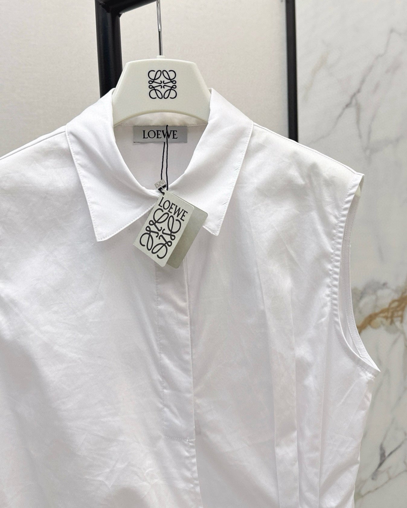 Women's sleeveless shirts