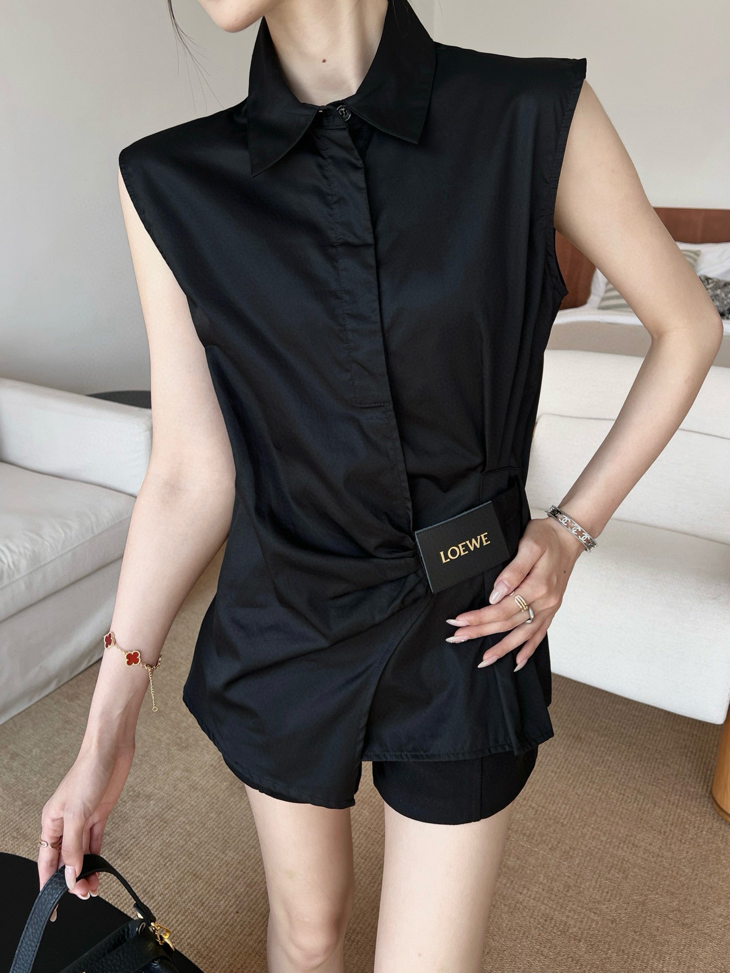Women's sleeveless shirts